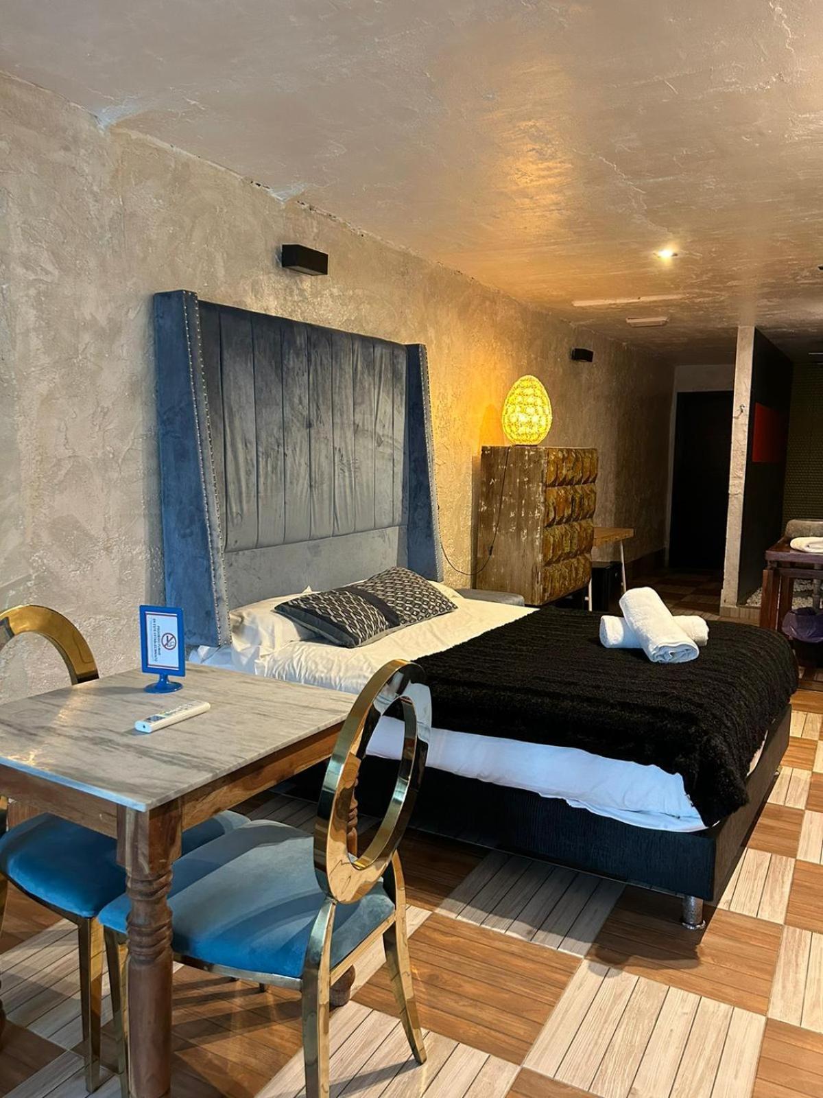 La Aldea Sonada Hotel Oviedo Bagian luar foto